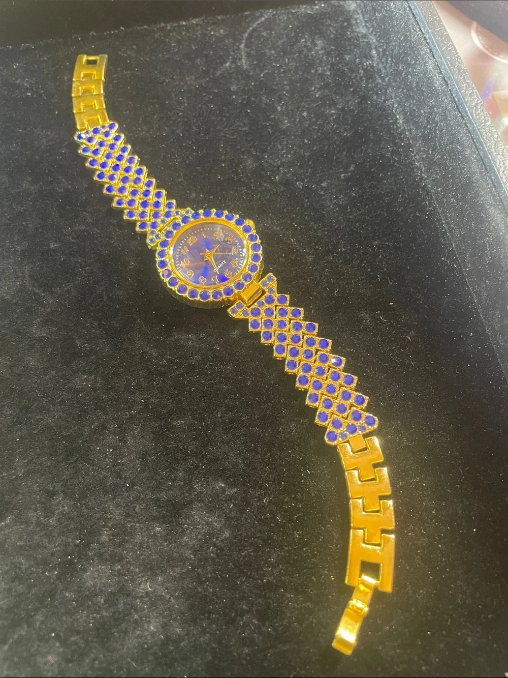 Ladies fashion Watch gold tone and blue rhinestones brand new battery